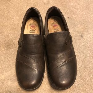 Brand new earth spirit padded sole casual dress shoes